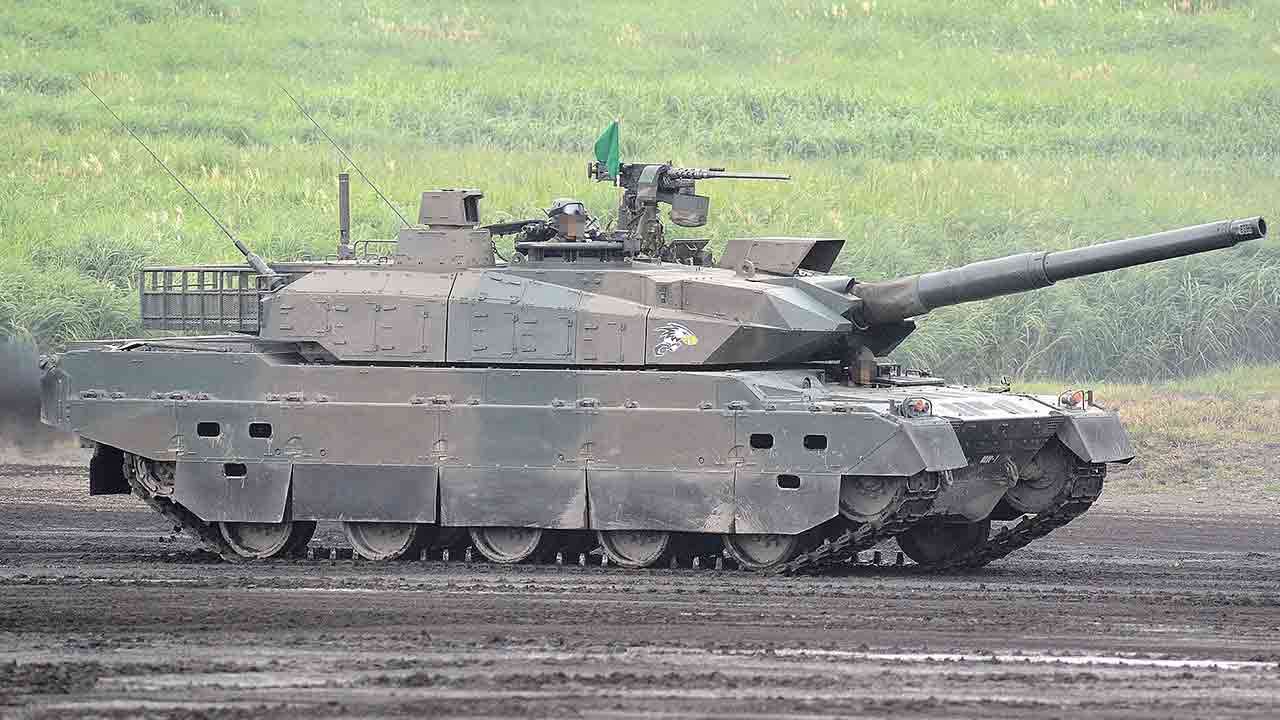 Type 10 tank. Photo: Wikimedia / JGSDF